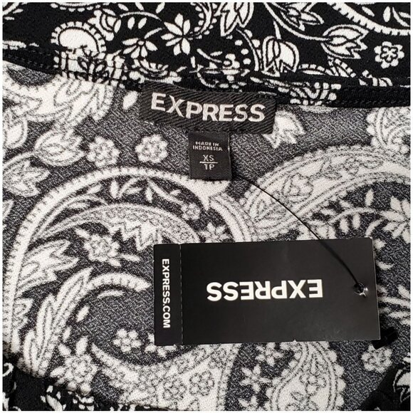 Express Black and White Sleeveless Paisley Print Keyhole Top XSmall - Picture 9 of 11